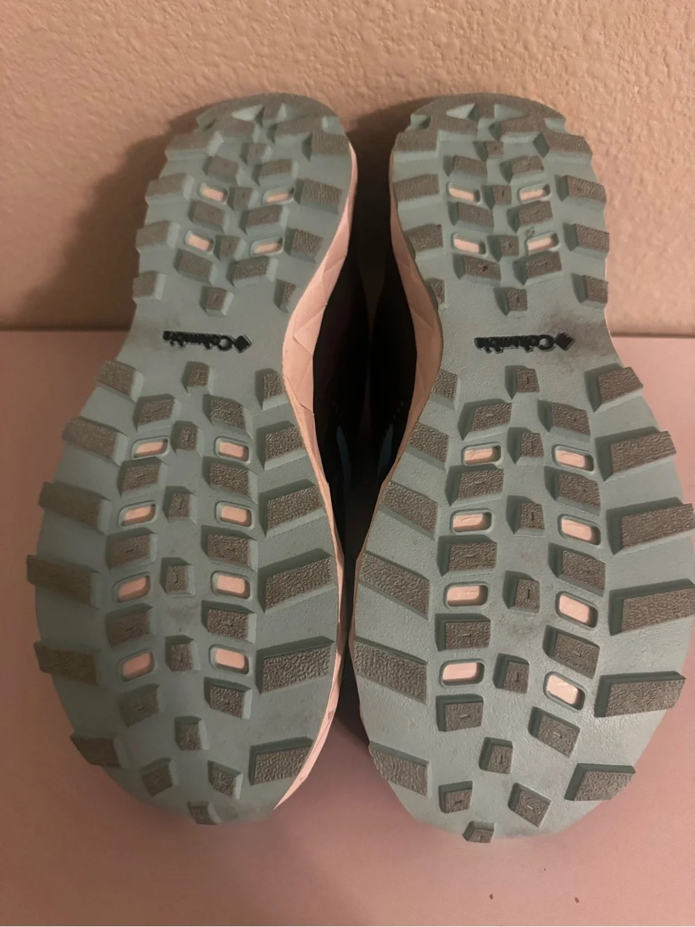 Columbia athletic sneakers